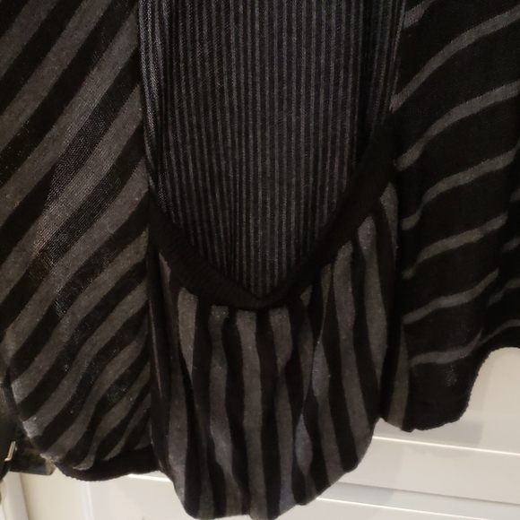 Open Flowy Cardigan - Picture 3 of 4